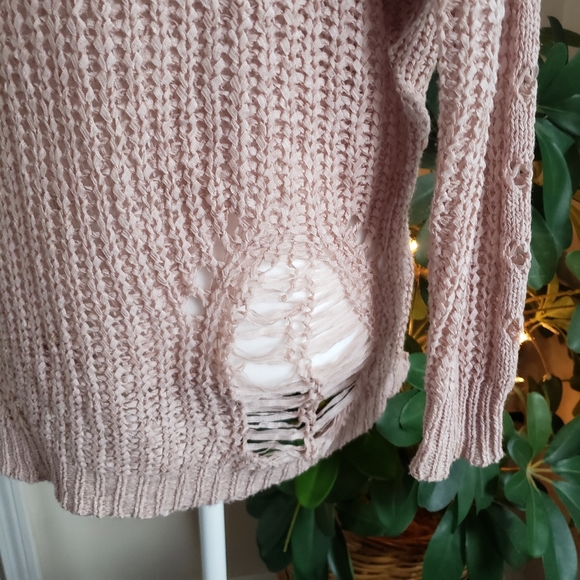 🌷Oversized V neck distressed sweater pale pink - Picture 6 of 12